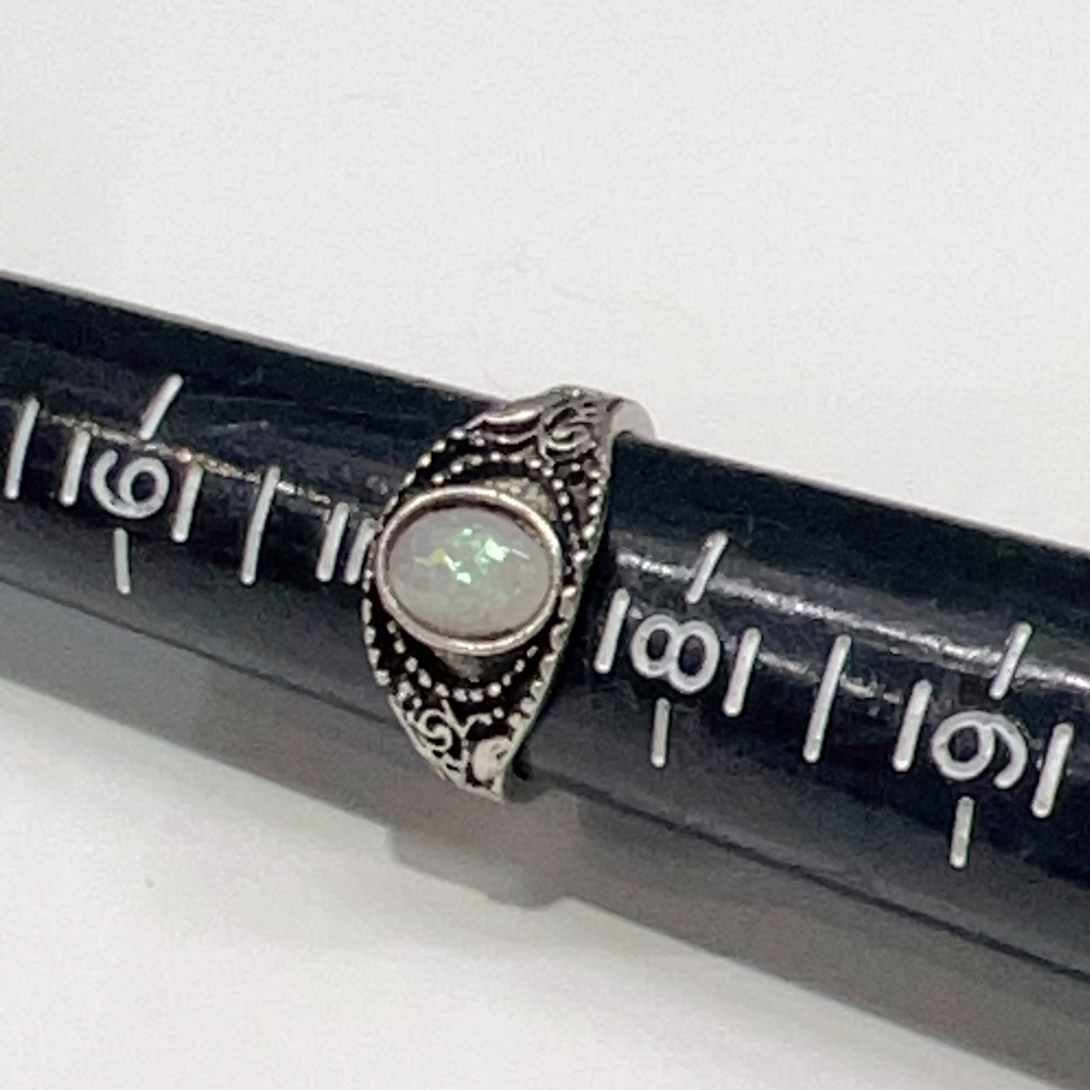Vintage Like Ivory Faux Stone Silver plated Ring Size 7.5
** Fashion jewelry *** - Picture 3 of 3